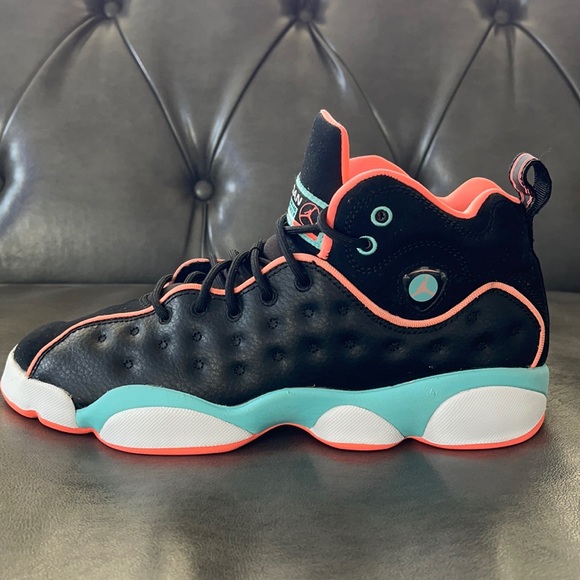 Jordan Jumpman Team II Black-Crimson Pulse-White